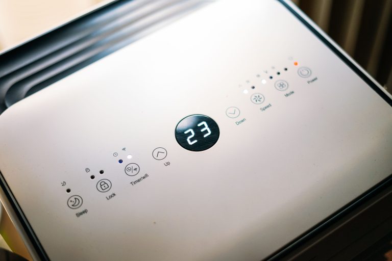 Klímaberendezés kezelőpanelje működés közben